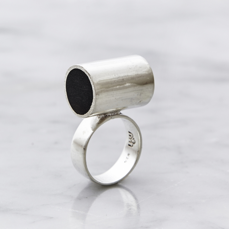Licorice Ring Silver